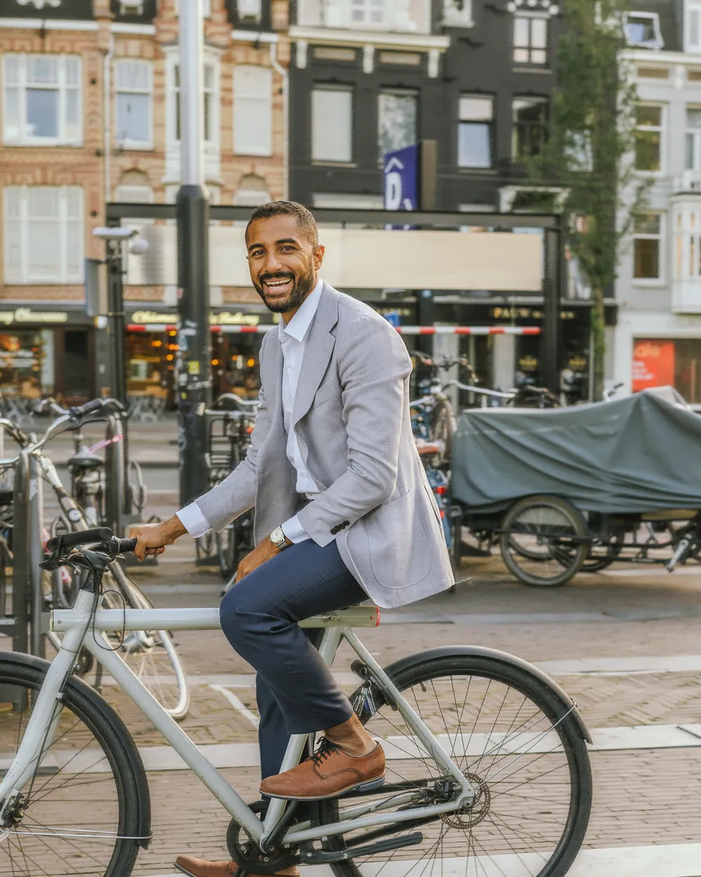 Amr Alassal cycling through Amsterdam